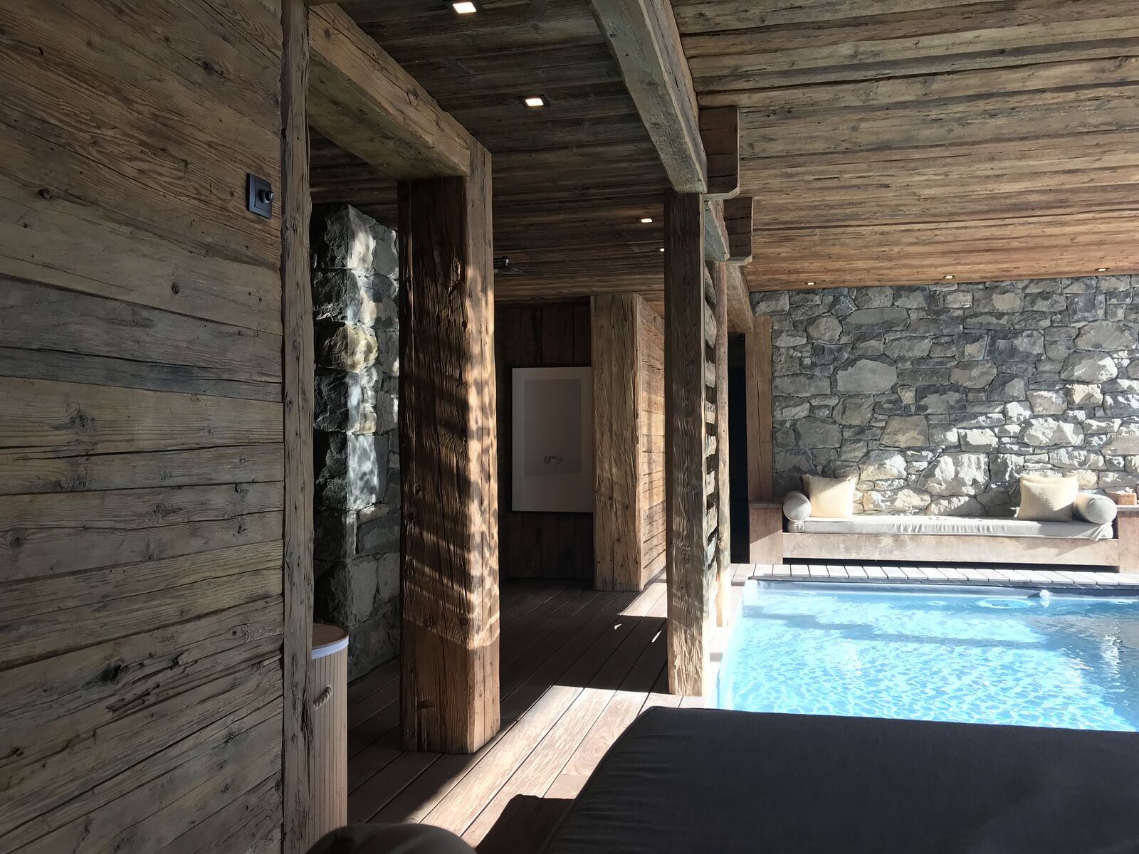 Chalet1864-Spa-colonnes