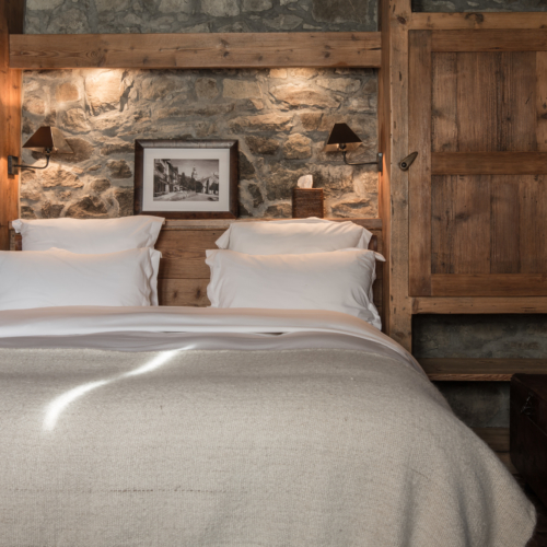 Chalet1864-chambre-lit-face